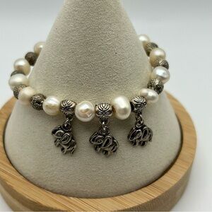 Circled Cream White Baroque Pearls Stretch Bracelet with Silver Tone Elephants
